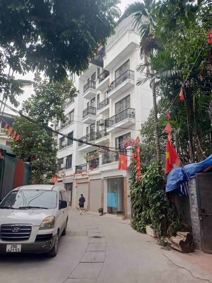 Nhà phố Xuân Đỉnh 240m² giá 15 tỷ - Sổ đỏ chính chủ, kinh doanh tốt!