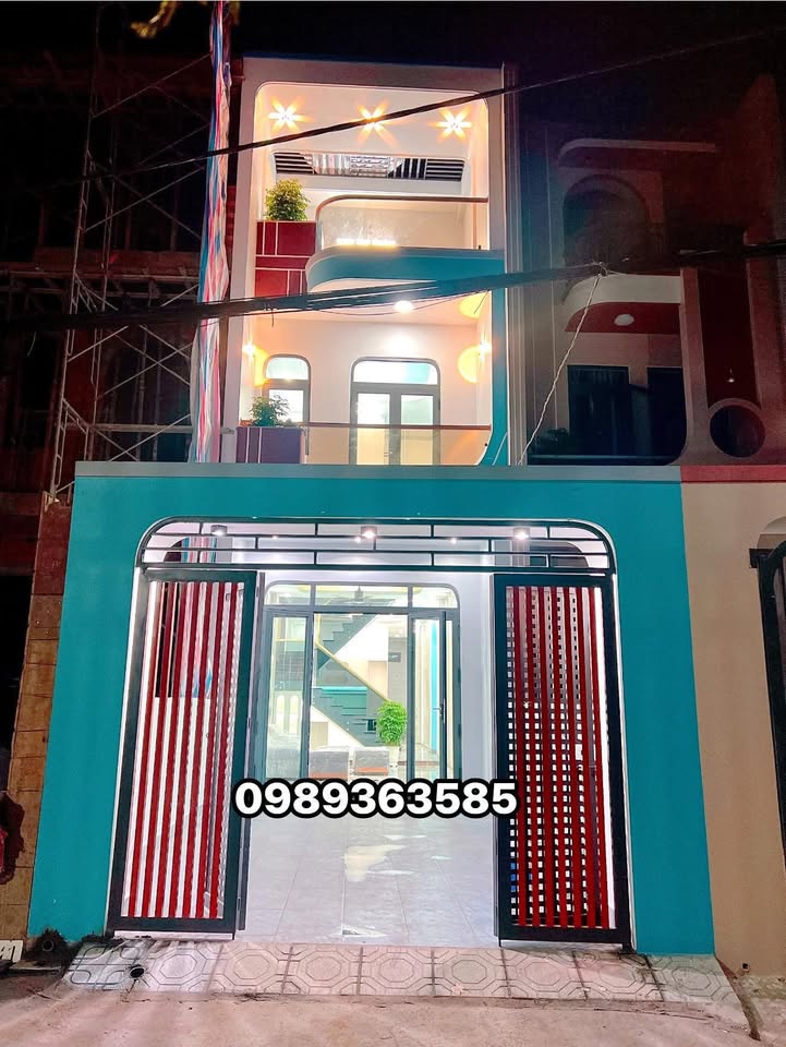 Nhà phố Dĩ An 100m² giá 3 tỷ - Vị trí kinh doanh thuận lợi!