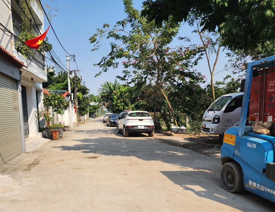 Đất nền đẹp tại xã Đông Hội, 33m² giá 2 tỷ - Tiềm năng đầu tư lớn!