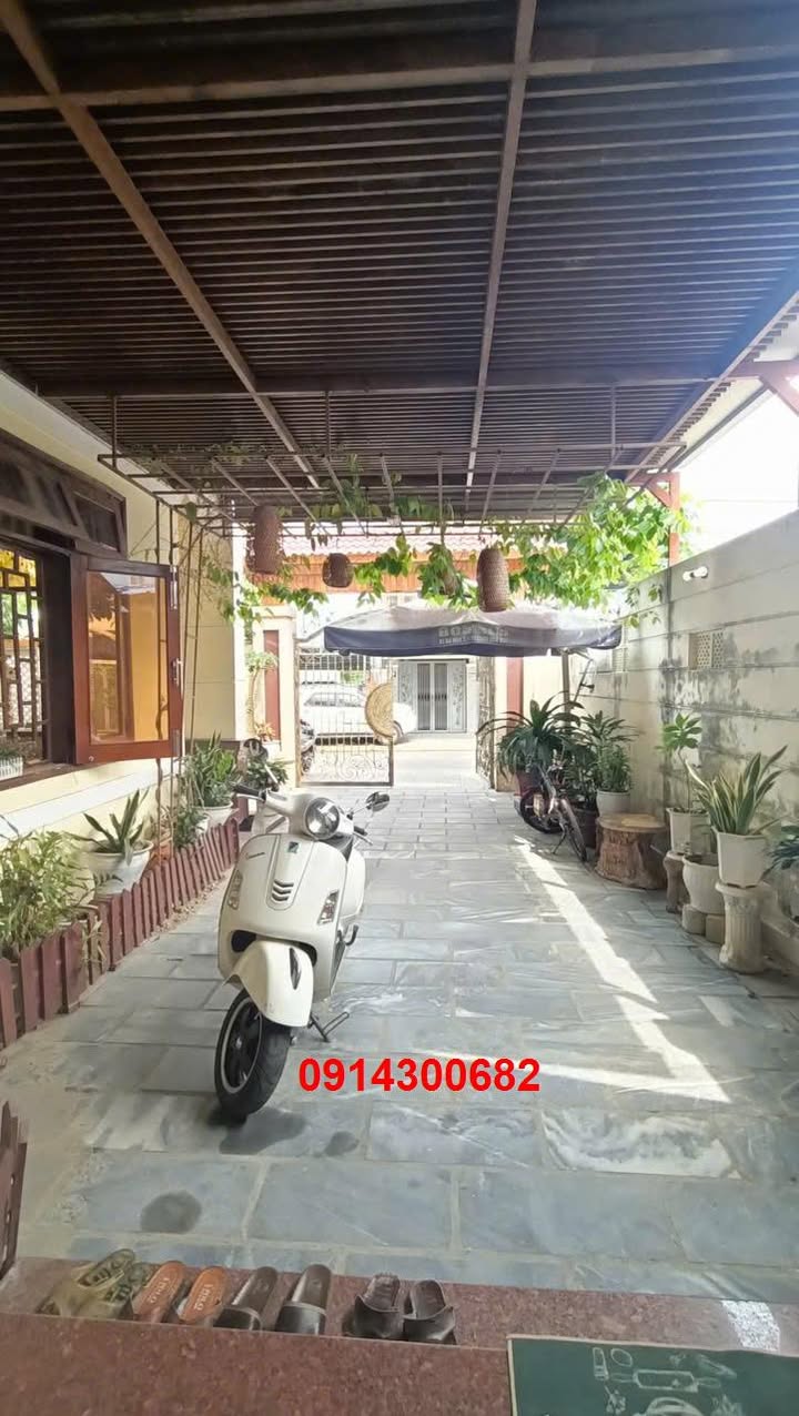 Biệt thự sân vườn Đá Mọc, Đà Nẵng 200m² giá 8.9 tỷ - Nhà mới đẹp, chính chủ!