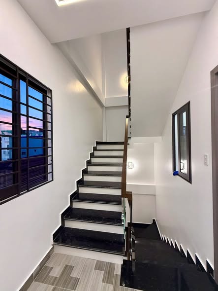 Nhà phố Phương Lưu Vạn Mỹ Hải Phòng 52m² giá 3.29 tỷ - Sân cổng riêng, ô tô vào tận cửa!