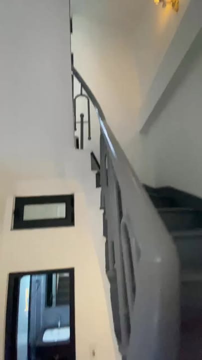 Nhà mặt hồ Ngọc Hà, 22m² chỉ 6.75 tỷ - Kinh doanh sầm uất, ô tô đỗ cửa!