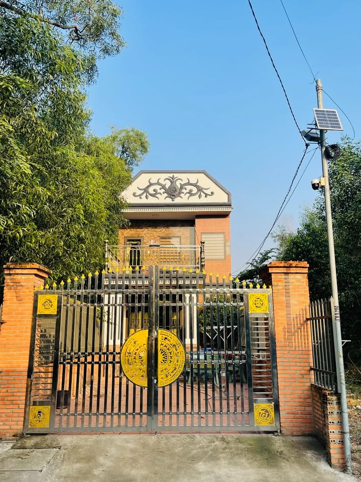 Nhà phố Dĩ An 190m² giá 6.7 tỷ - Mặt tiền đường nhựa kinh doanh