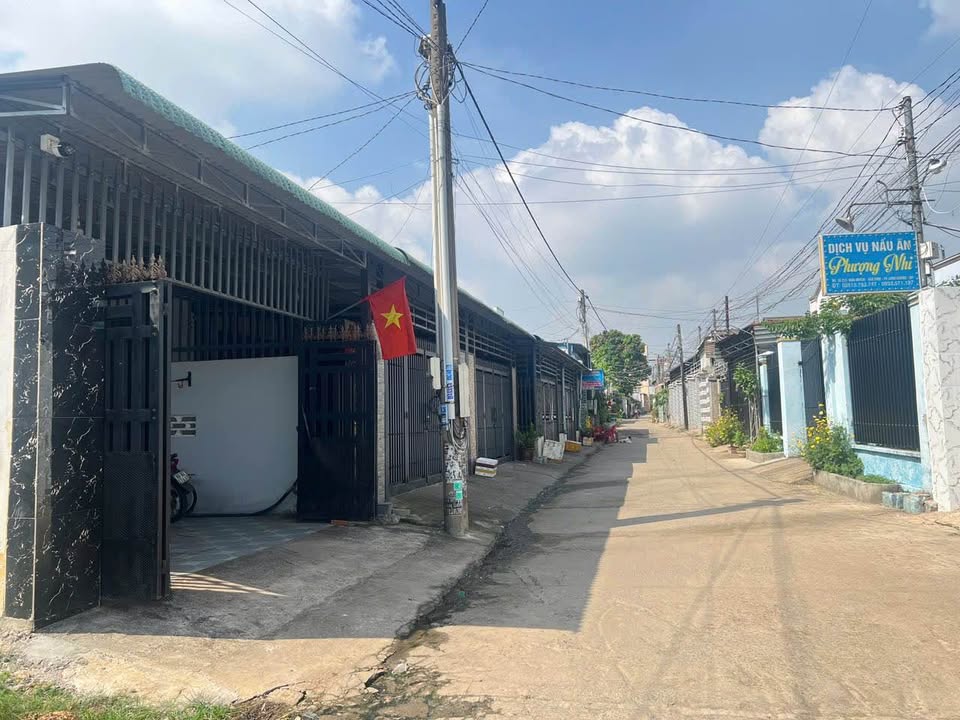 Nhà Bán Phường Bảo Vinh 165m² giá 2.2 tỷ - Sổ hồng chính chủ, thương lượng!