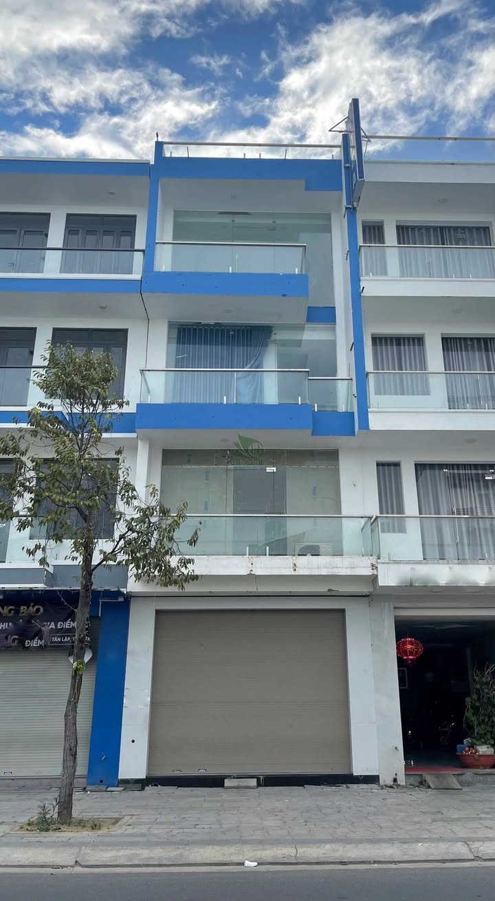 Cho thuê nhà 4 tầng mặt tiền Thích Quảng Đức 125m² - Thang máy, thích hợp kinh doanh