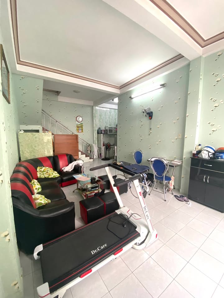 Nhà 2 tầng Đường 2/4, Nha Trang 37.2m² giá 3.1 tỷ - Vị trí đắc địa bên cạnh ngân hàng BIDV!