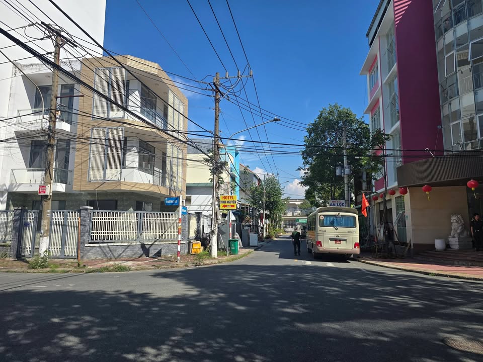 Nhà góc 3 tầng khu dân cư K8, Hiệp Thành 100m² giá 7 tỷ - Đầu tư sinh lời ngay!