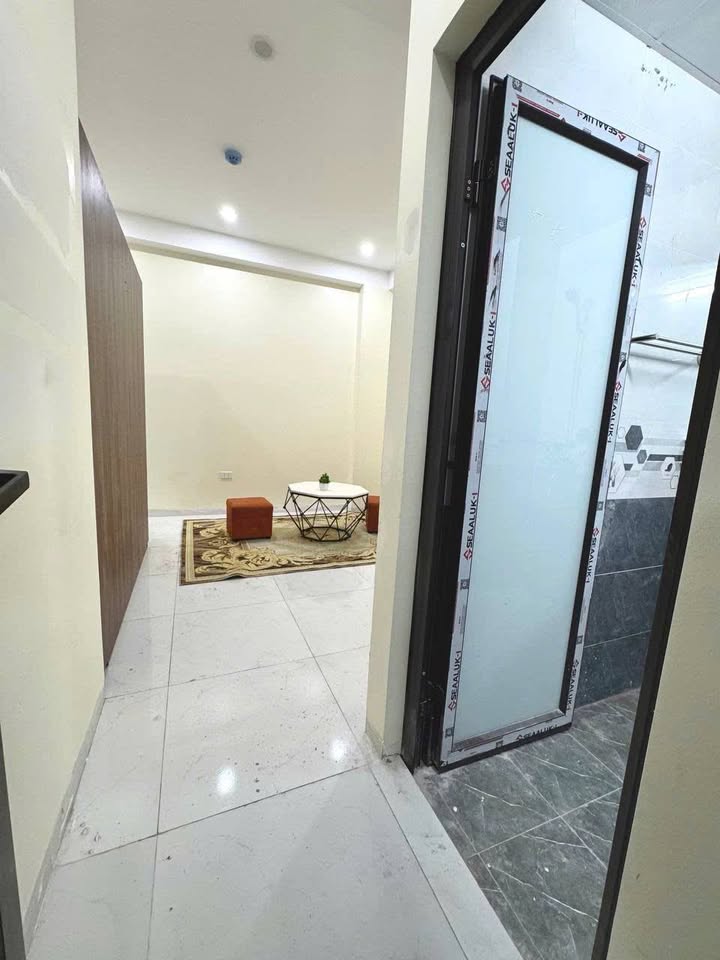 Phòng cho thuê tại Ngõ 342 Hồ Tùng Mậu, 4.3 triệu - Nội thất đầy đủ, thang máy tiện lợi!