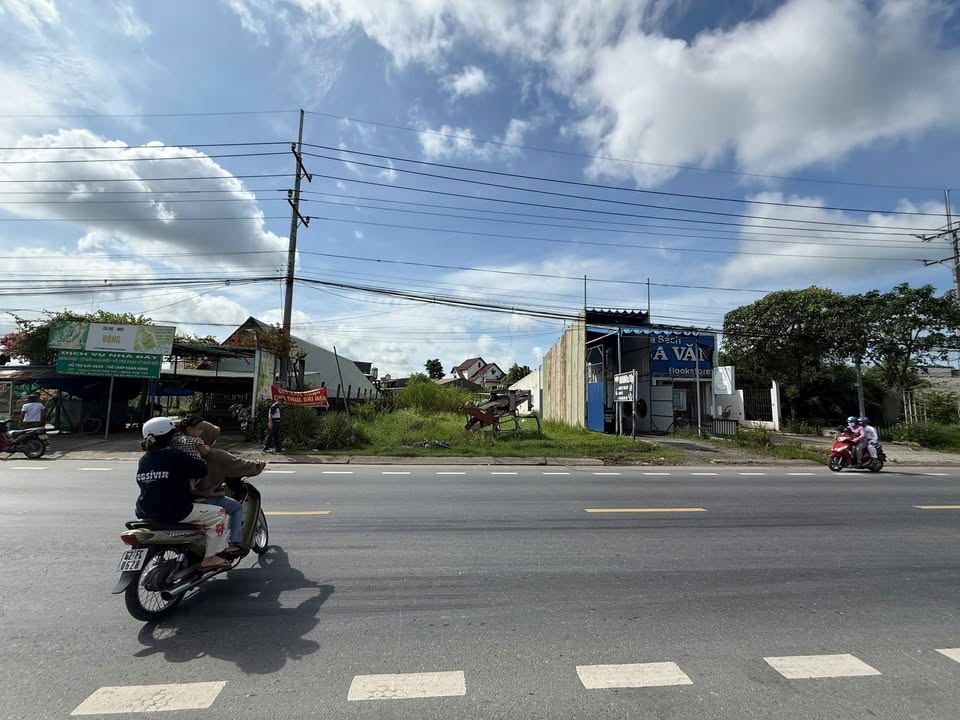 Đất nền 900m² tại Đức Hòa, Long An giá 14 tỷ - Sổ hồng riêng, công chứng ngay!