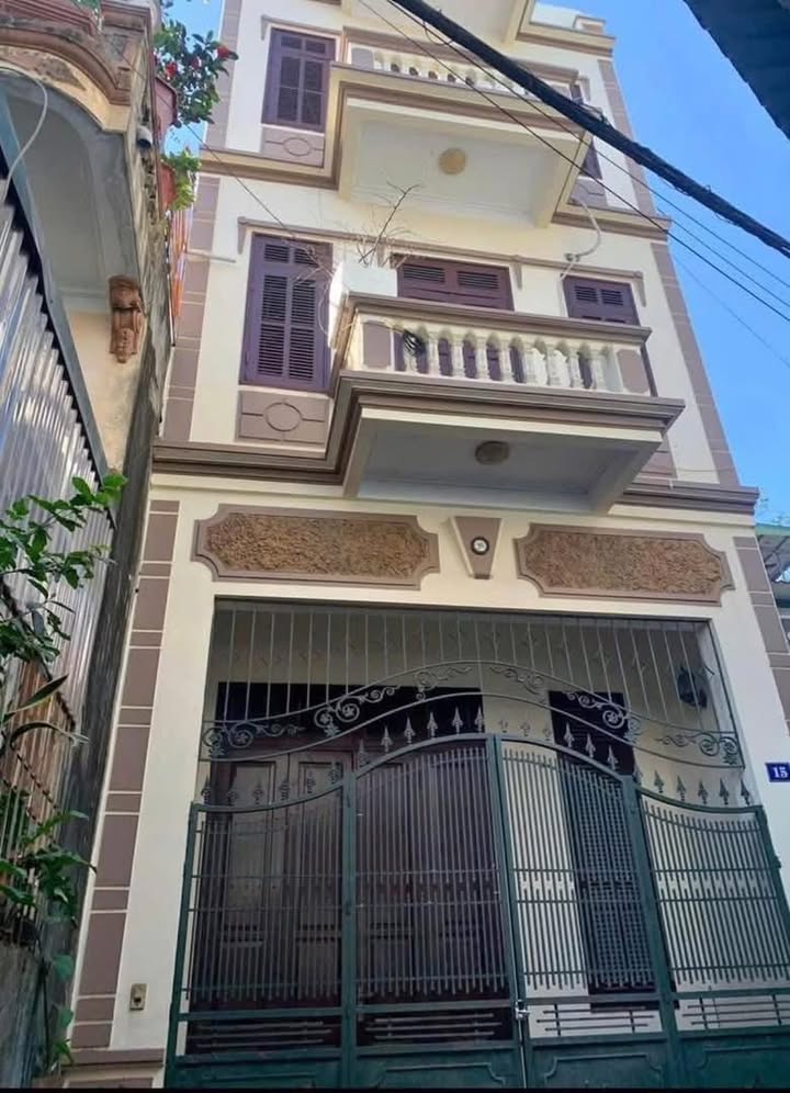 Nhà 3 tầng Trần Hưng Đạo Hạ Long 108m² giá 3 tỷ - Vị trí đẹp, an ninh tốt!