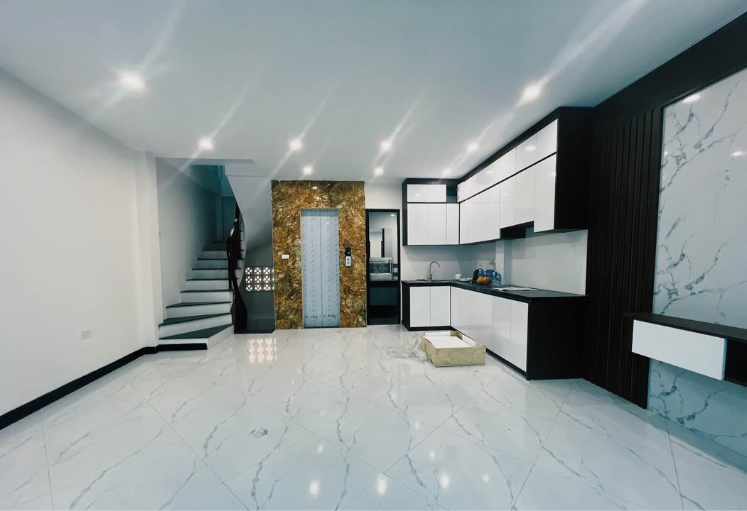 Nhà phố 6 tầng tại Vĩnh Quỳnh, Thanh Trì 40m² giá 8,8 tỷ - Đầu tư sinh lời ngay!