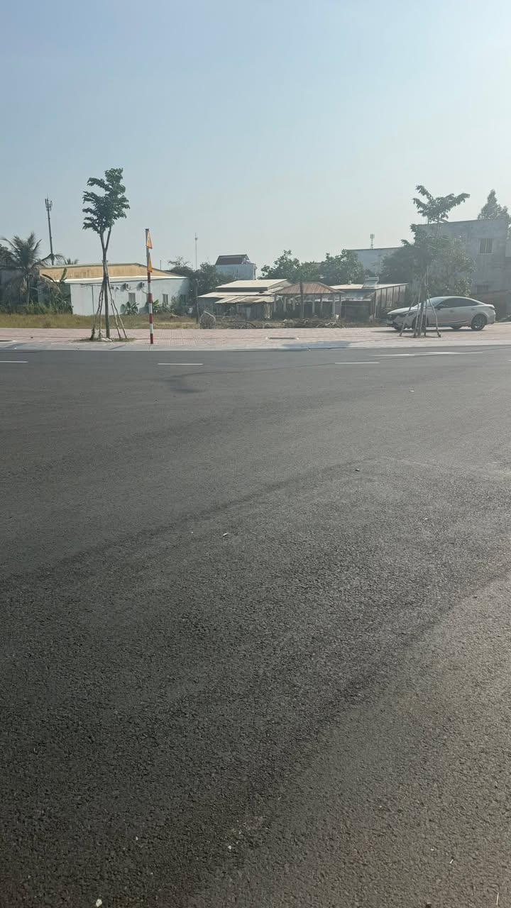 Nhà mặt tiền Võ Văn Kiệt - 300m² giá chỉ 6 tỷ - Cơ hội vàng đầu tư!