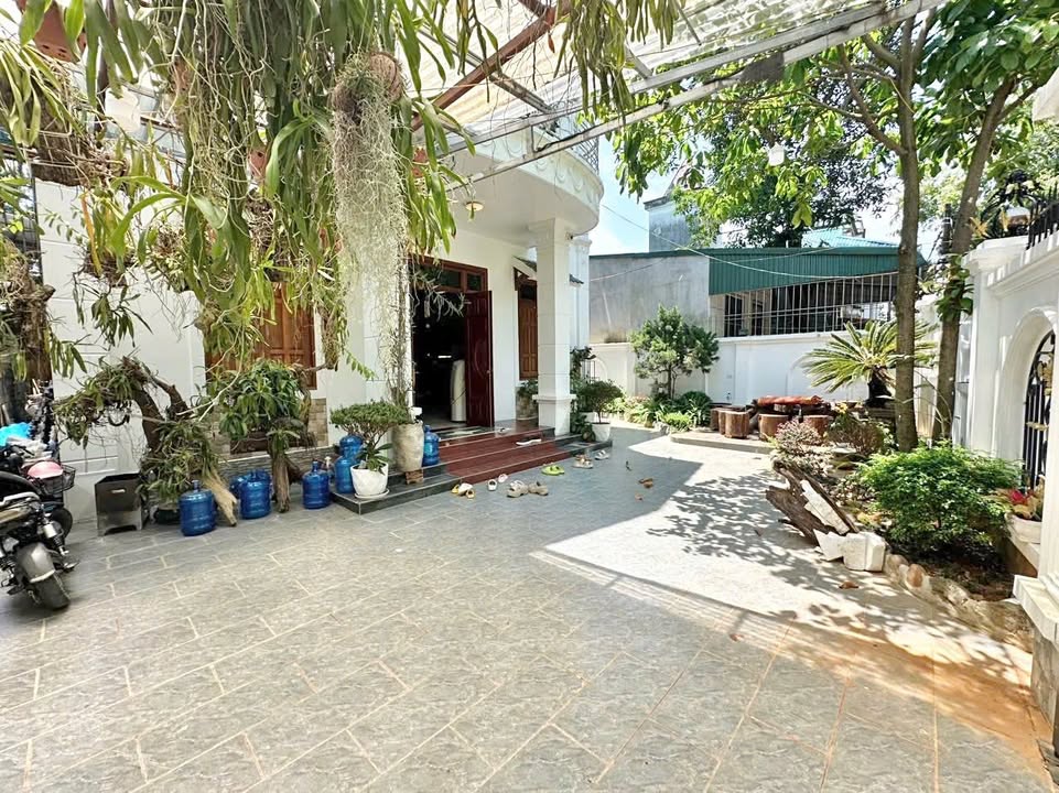 Biệt thự nhà vườn tại phường Hòa Bình, Việt Trì 240m² giá 7 tỷ - Để lại toàn bộ nội thất!