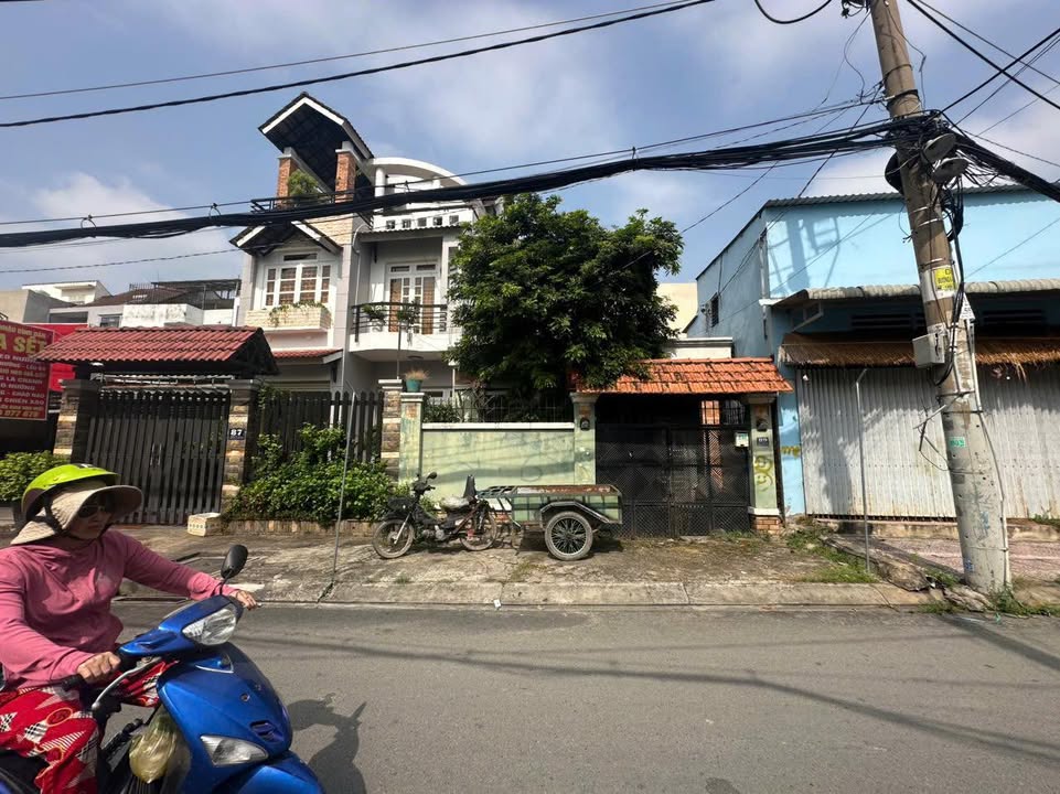 Mặt bằng kinh doanh Thủ Đức 129m² giá 10 triệu - Vị trí đắc địa, dễ nhận diện!