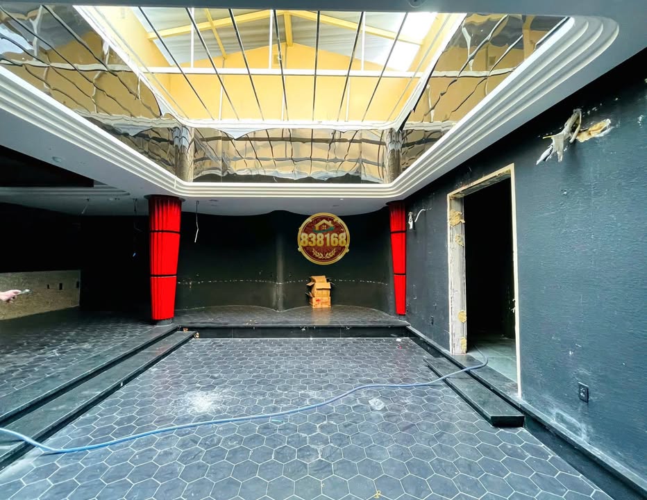 Mặt tiền đường Cô Bắc, Quận 1, Diện tích 300m² - Cơ hội kinh doanh tuyệt vời!