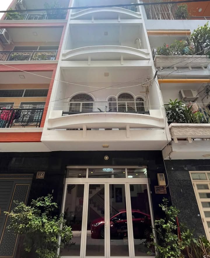 Nhà riêng Tô Hiến Thành, Quận 10 - 63m² giá 22 tỷ - Hẻm xe hơi thuận tiện