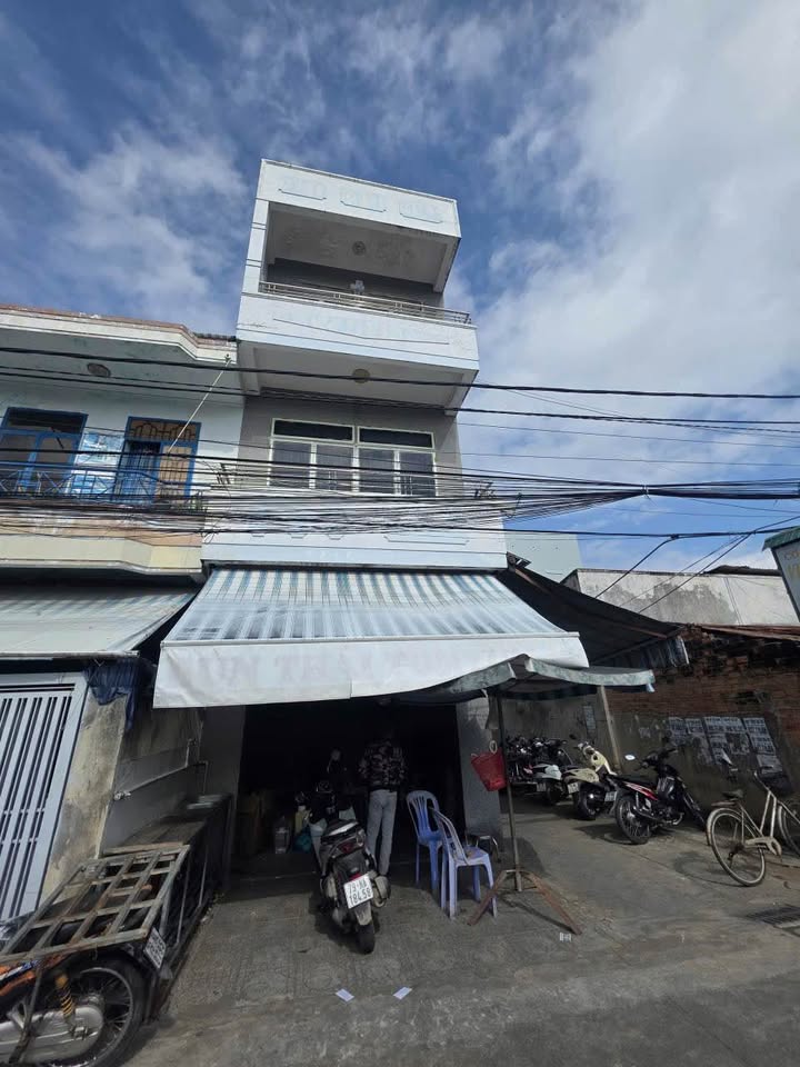 Cho thuê nhà nguyên căn mặt tiền chợ Phương Sài - 150m² giá 10 triệu/tháng - Vị trí kinh doanh sầm uất!