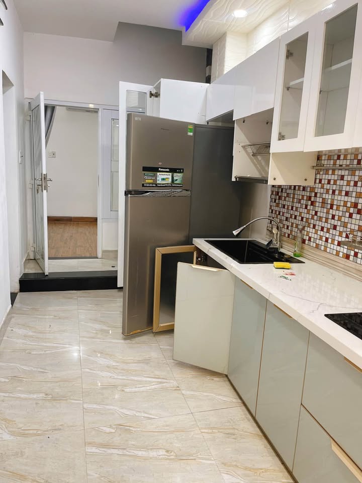 Nhà cho thuê 3 tầng hẻm Bạch Đằng, Nha Trang - Giá chỉ 15 triệu/tháng!