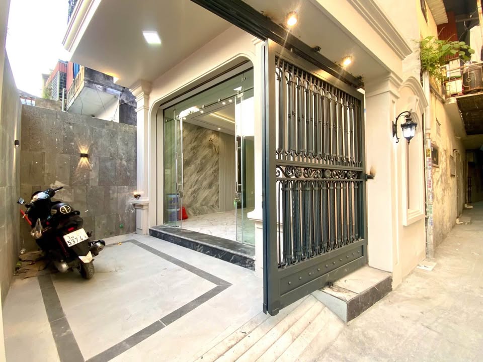 Nhà riêng Phố Đình Đông 60m² giá 5.38 tỷ - Thiết kế hiện đại, sân cổng riêng!