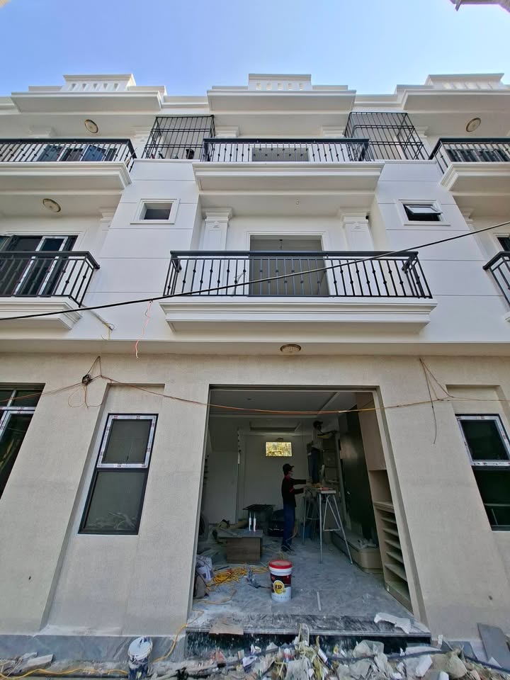 Nhà mới xây Quận Hải An 43m² giá 2.7 tỷ - Đường lớn, tiện nghi đầy đủ!