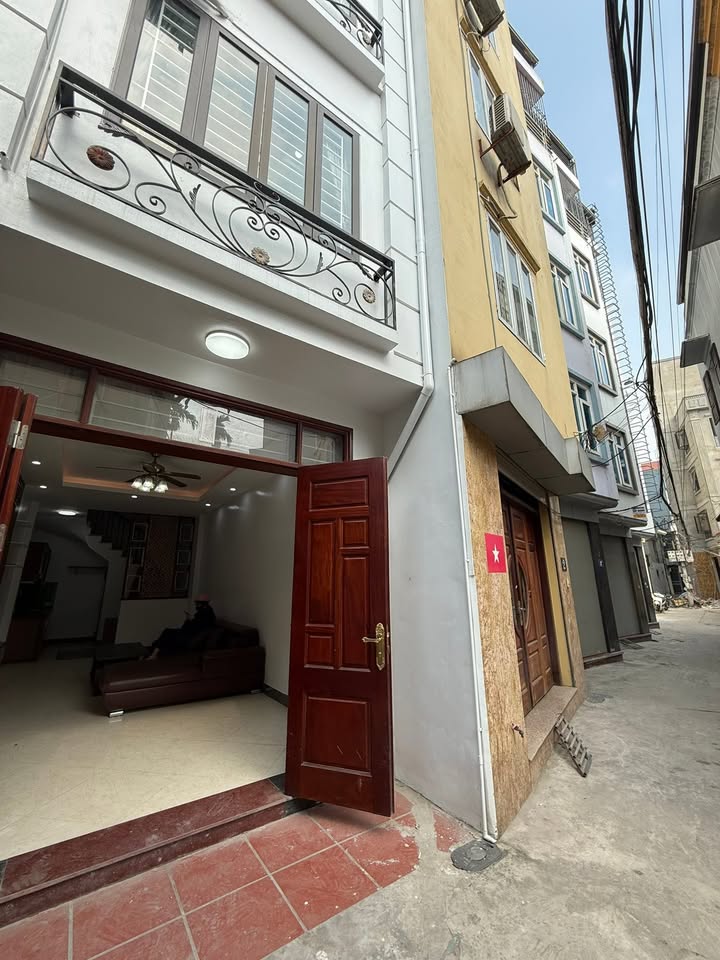 Nhà phố Lĩnh Nam 36m² giá 7.3 tỷ - Ô tô vào tận nhà, sổ đỏ chính chủ!