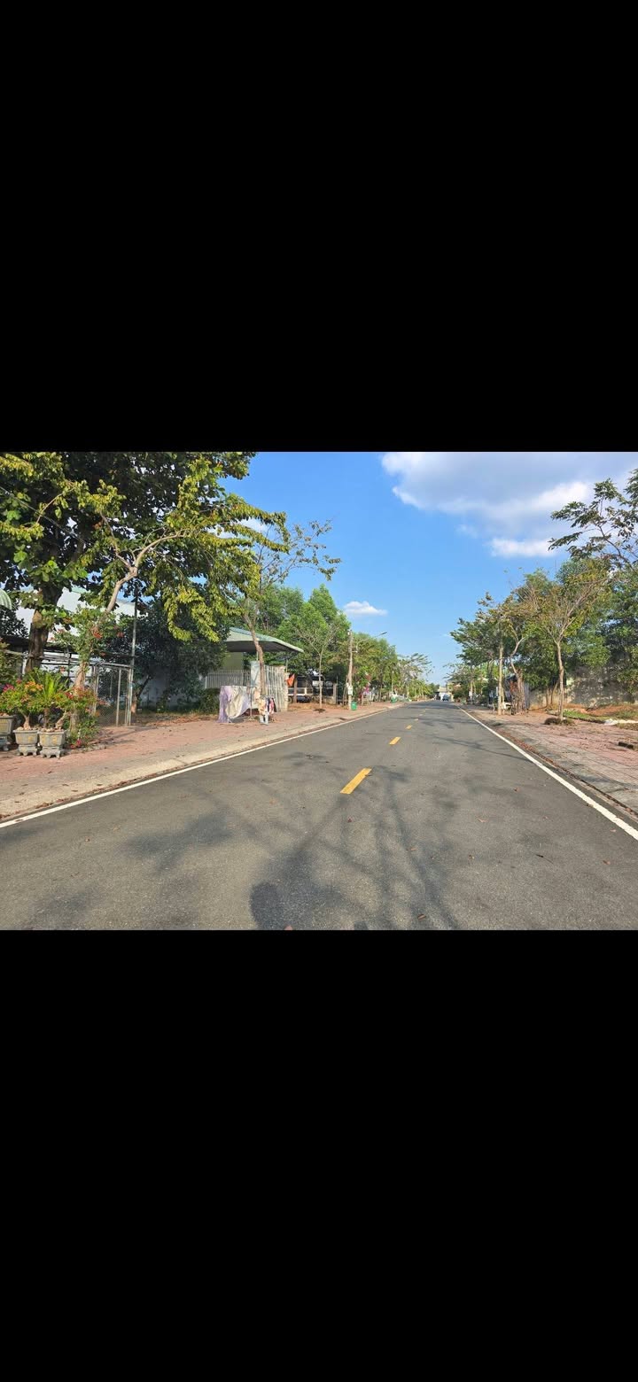 Nhà cấp 4 Đào Duy Từ, Tân Phú 122m² giá 1.3 tỷ - Hướng Nam, gần trường học!