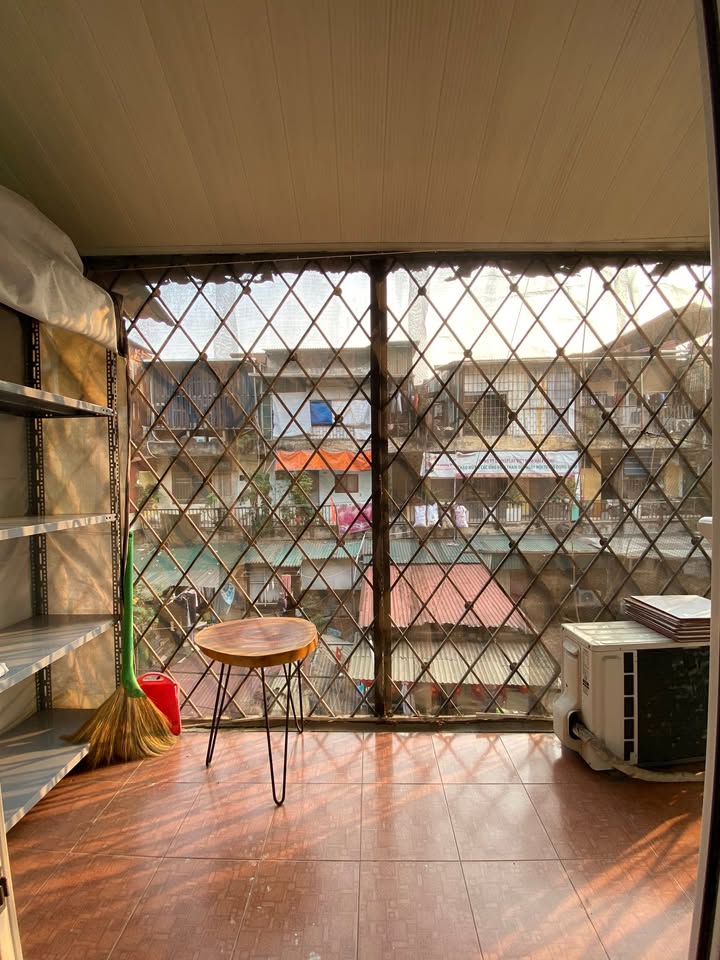 Căn hộ tập thể tại Thọ Lão, 70m² - Sổ đỏ chính chủ, view phố