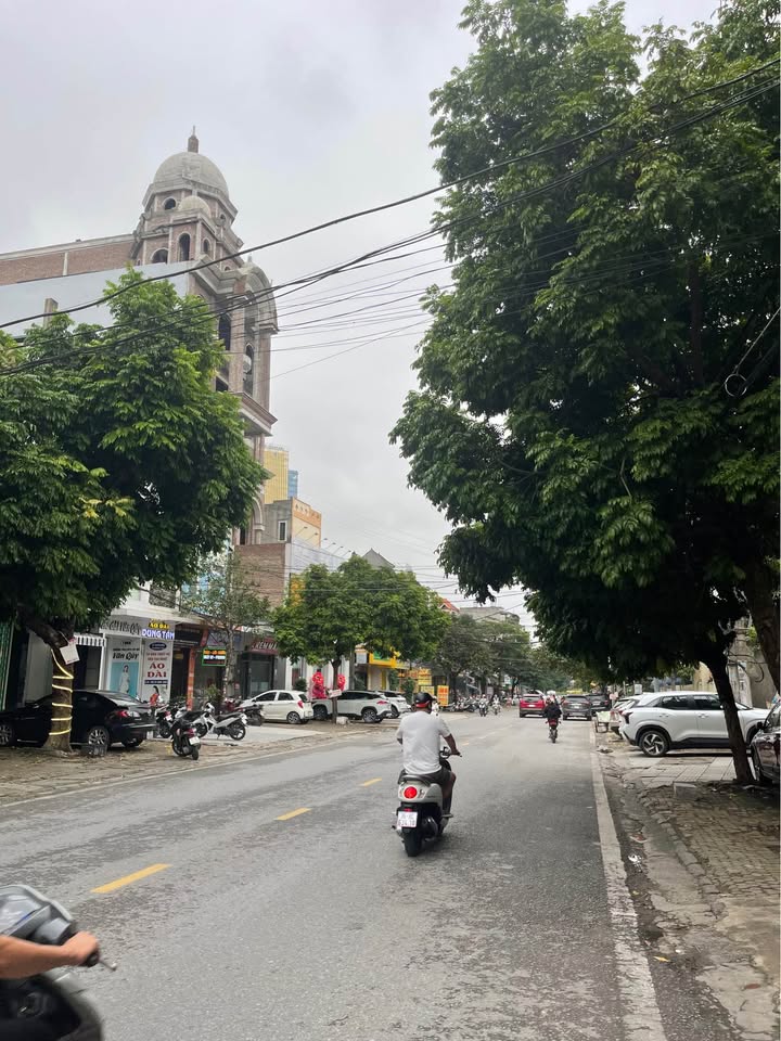 Nhà 4 tầng lô góc Trường Thi, TP Thanh Hóa 81m² giá 11 tỷ - Đầu tư sinh lời ngay!