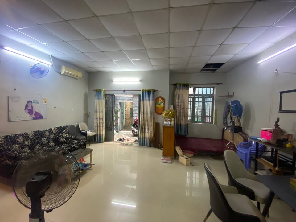 Nhà cấp 4 Bà Điểm Hóc Môn 97m² giá 3 tỷ - Sổ hồng chính chủ, không cần sửa chữa!