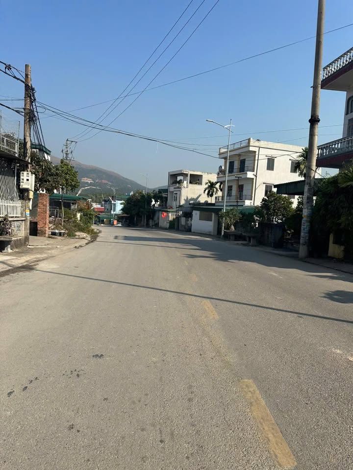 Đất nền mặt đường Bãi Dài, Uông Bí 100m² giá 2 tỷ - Vị trí kinh doanh lý tưởng!