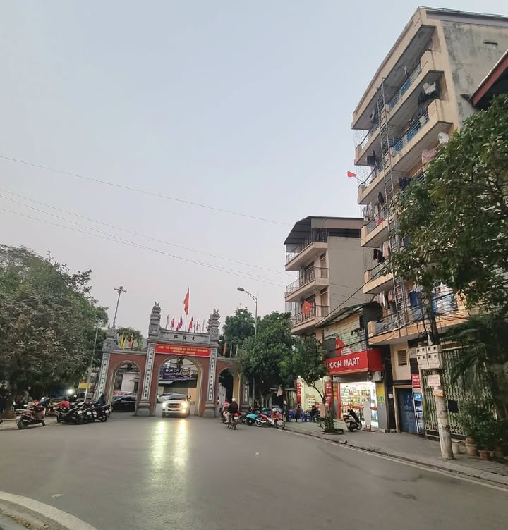 Đất tặng nhà C4 Phú La Hà Đông 35m² giá 6.xx tỷ - Gần chợ và tiện ích