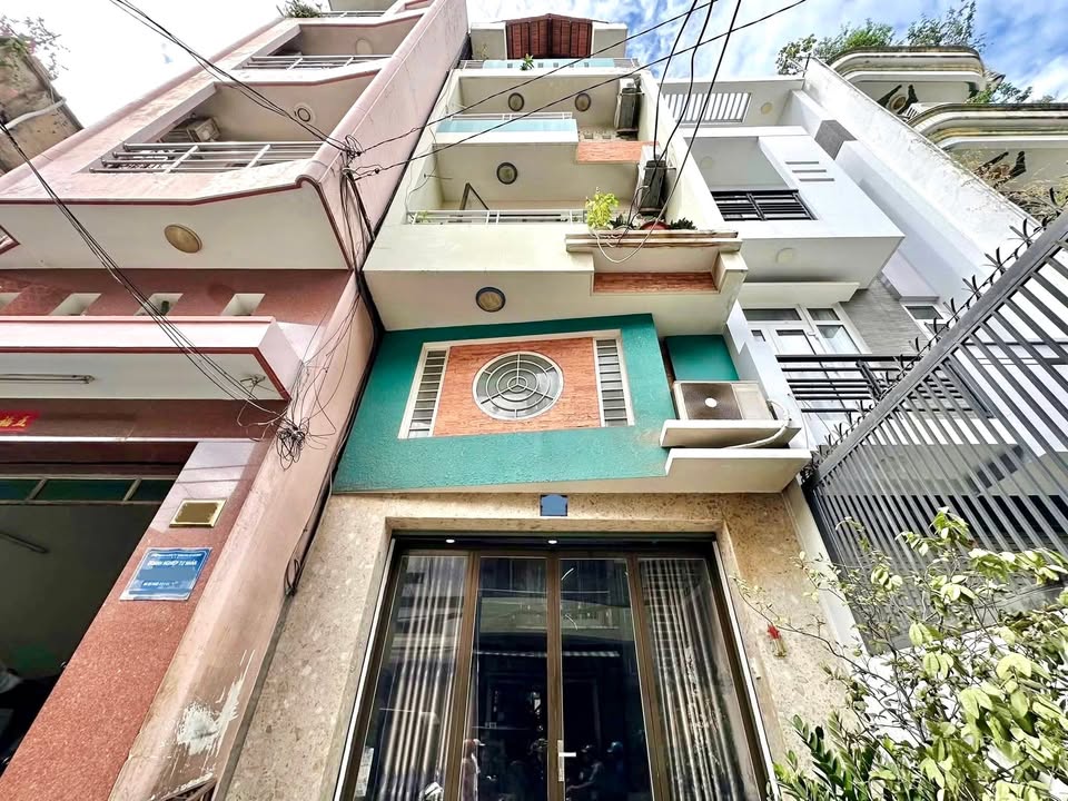 Nhà 5 tầng Nguyễn Đình Chính, Phú Nhuận 105m² chỉ 16.48 tỷ - Khu vực cực kỳ thuận tiện!