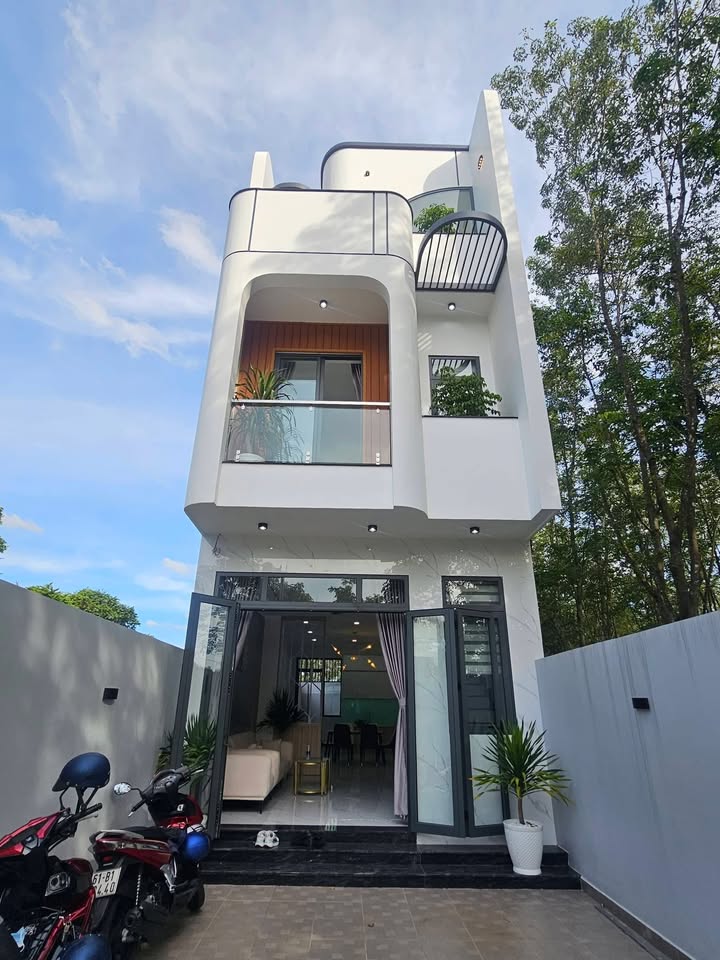 Nhà mặt tiền kinh doanh Định Hòa 125m² giá 5.65 tỷ - Đầu tư sinh lời ngay!