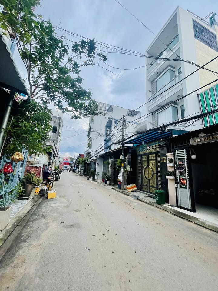 Townhouse Hẻm Xe Hơi 6m Xã Phước Kiển 160m² giá 23 tỷ - Dòng tiền ngay lập tức!