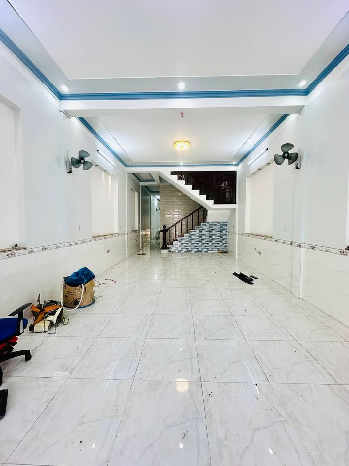 Nhà 3 tầng đường Đỗ Trọng Văn, Cần Thơ 125m² - Giá tốt, tiện ích đầy đủ!