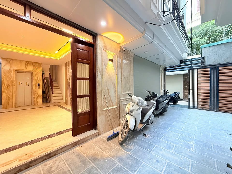 Nhà đẹp ngõ Hoa Lư, quận Hai Bà Trưng, 38m² giá 15 tỷ - Thang máy, ô tô đỗ cửa!