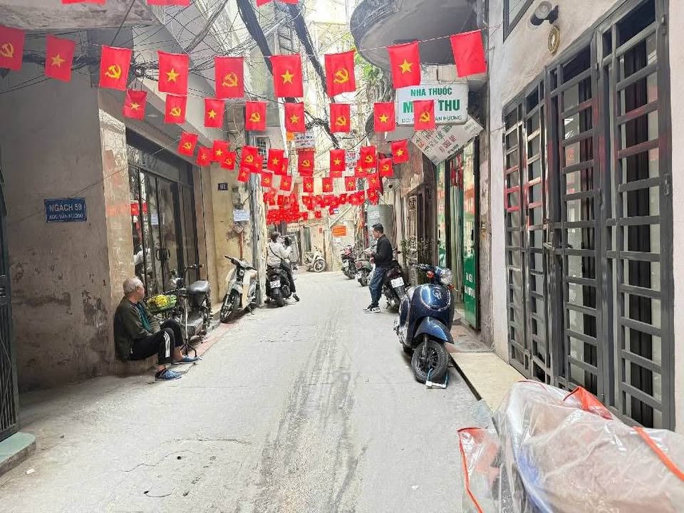 Nhà riêng ngõ Văn Hương Đống Đa 17m² giá 5.4 tỷ - Sổ đỏ chính chủ, thiết kế thông minh!