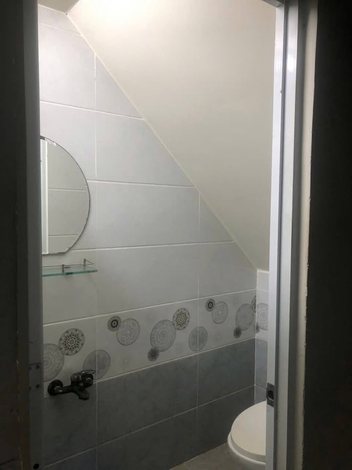 Cho thuê nhà phố đường Nguyễn Lộ Trạch, Quận Tân Phú 24m² - Giá chỉ 5 triệu/tháng!