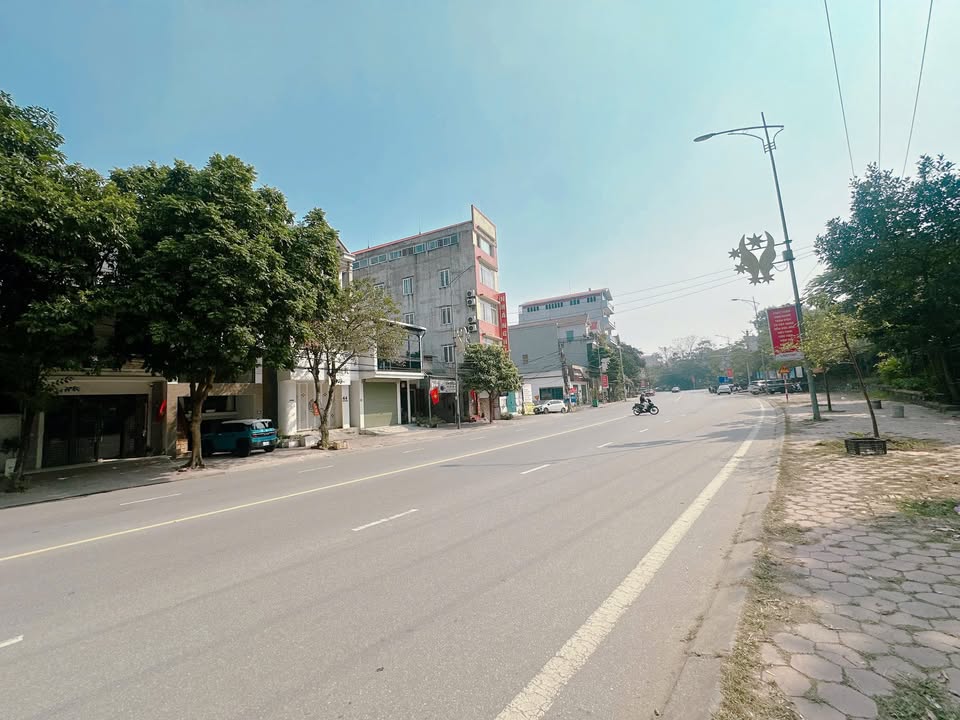 Bán gấp 2 ô liền kề mặt đường Phù Đổng, 76.5m², giá 7.x tỷ - Đầu tư sinh lời cao!