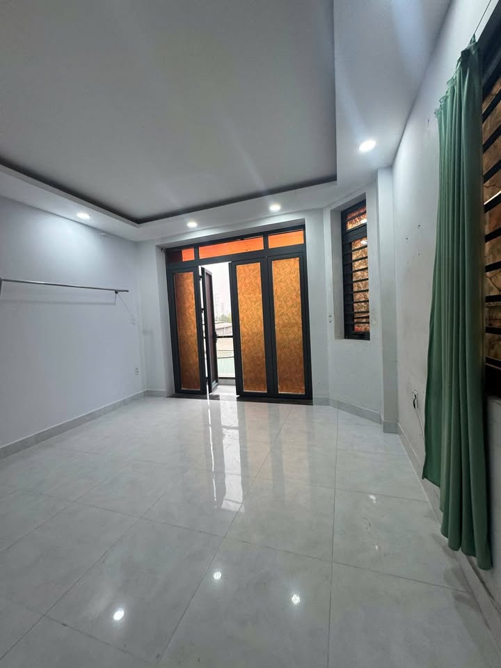 Nhà mặt tiền hẻm xe hơi Huỳnh Tấn Phát 60m² giá 13 triệu - Căn góc thoáng mát!