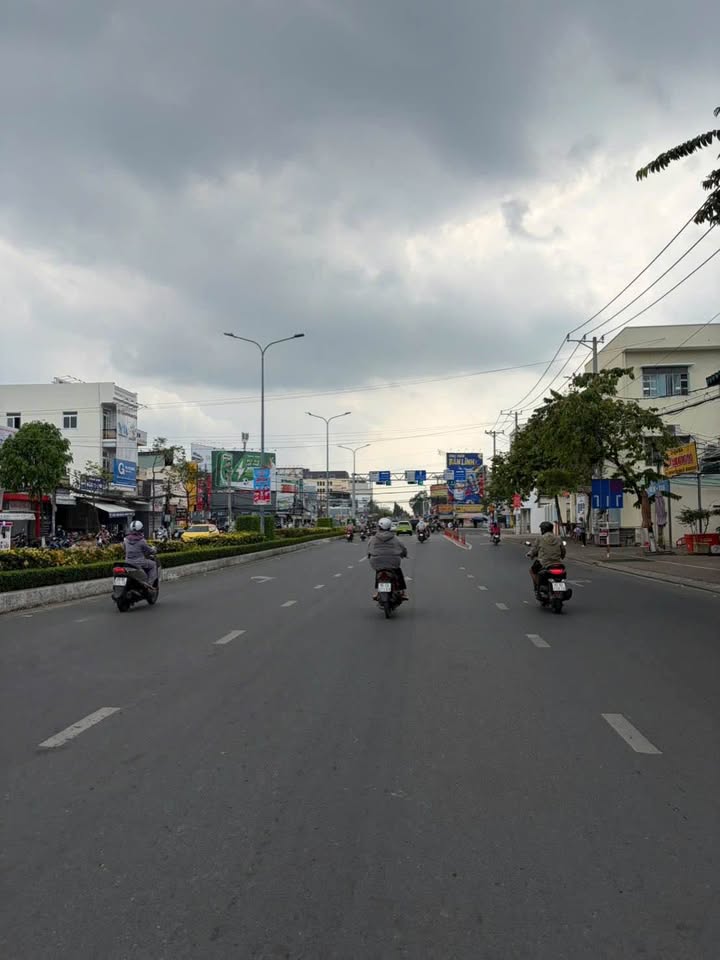 Nhà nguyên căn mặt tiền Nguyễn Văn Cừ 144m² giá 30 triệu - Phù hợp kinh doanh, cho thuê lâu dài!