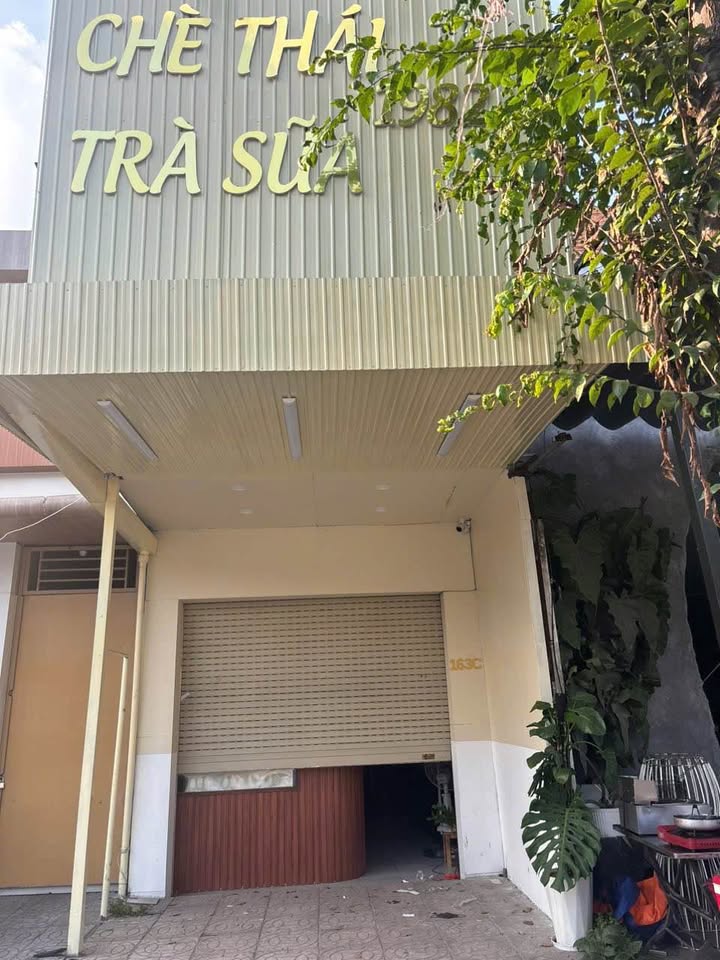 Front House cho thuê tại Nguyễn Văn Cừ, 105m², giá 15 triệu/tháng - Sang quán decor mới hoàn toàn!