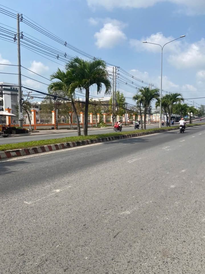 Nhà biệt thự Phường 3, TP Vĩnh Long 225m² giá 4.19 tỷ - Vị trí đẹp gần trường đại học