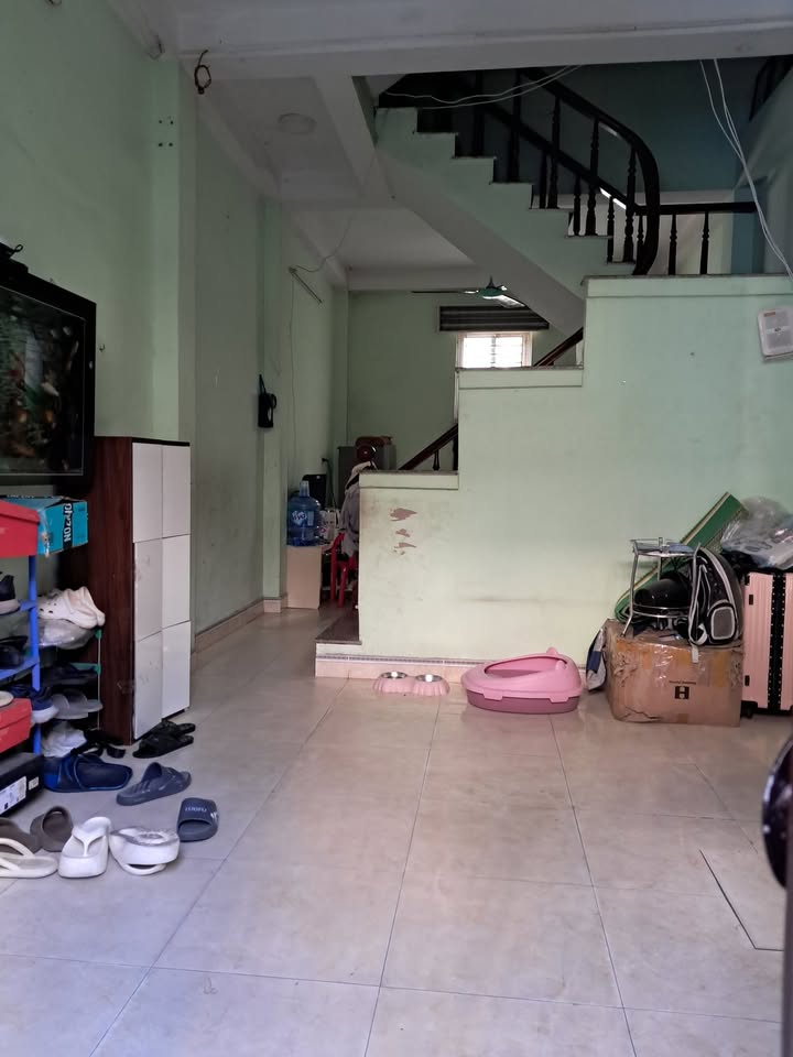 Nhà 3 tầng Cổ Nhuế 33m² giá 6.9 tỷ - Ô tô đỗ cửa, kinh doanh thuận lợi!