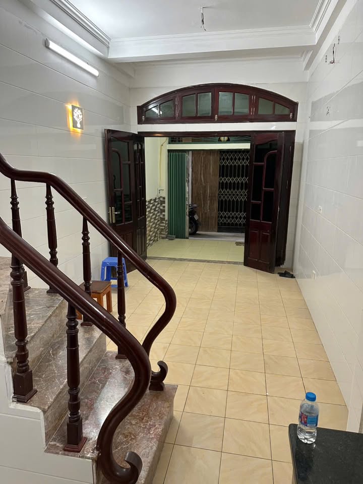 Nhà phố Hào Nam, Đống Đa, 180m² giá 9 tỷ - Chính chủ, gần Ga Cát Linh!