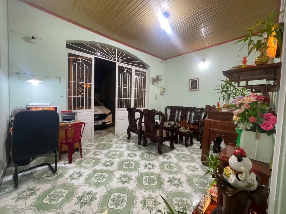 Nhà mặt tiền đường Bùi Thị Xuân, Bảo Lộc 100m² giá 6 tỷ - Kinh doanh thuận lợi!