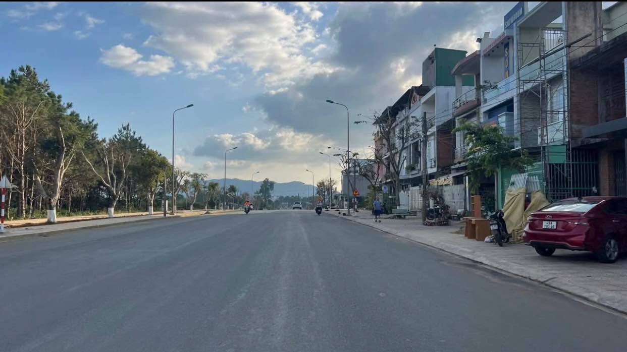 Đất mặt đường Hoàng Văn Thụ, Di Linh 110m² giá 6.3 tỷ - Cơ hội đầu tư tuyệt vời!