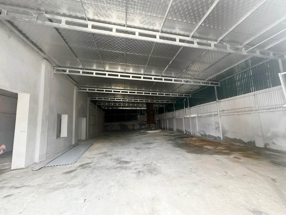 Cho thuê kho xưởng 310m² tại Cầu Diễn, Xuân Phương - Giá chỉ 24.8 triệu/tháng!