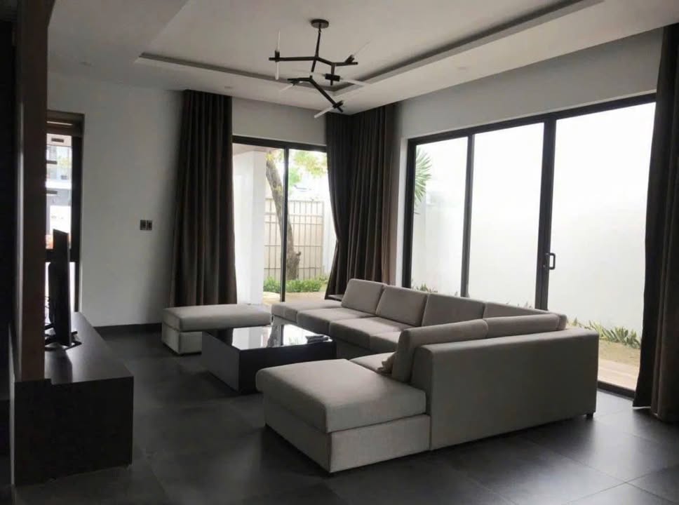 Cho thuê biệt thự 3 tầng tại Khu đô thị Nam Việt A, Đà Nẵng - Thiết kế hiện đại, đầy đủ tiện nghi!