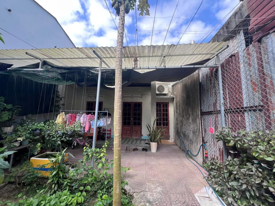 Nhà cấp 4 phường Trần Phú, Quảng Ngãi 121.4m² - Khuôn viên đẹp, giá hợp lý!